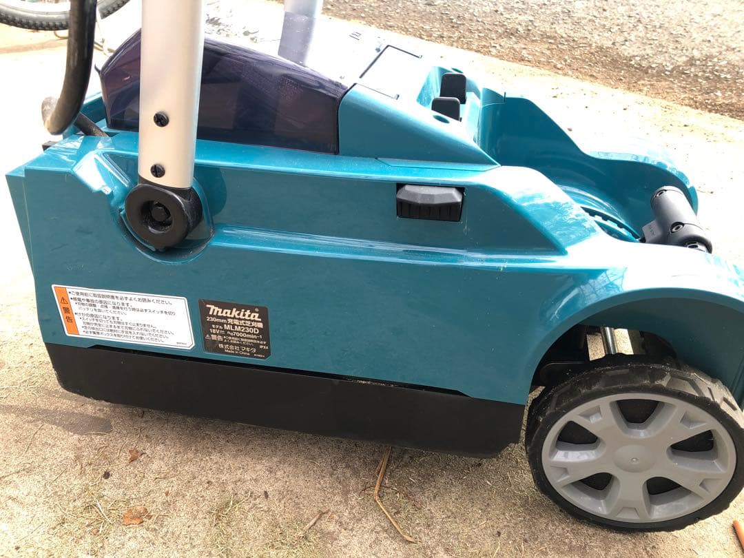 マキタ 充電式芝刈り機 MLM230D 純正バッテリー付きそれ以外付属品無し