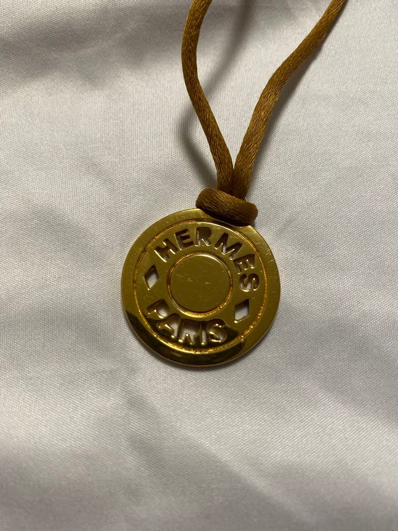 エルメス セリエ コイン アイコン ネックレス くり抜き シルクコード