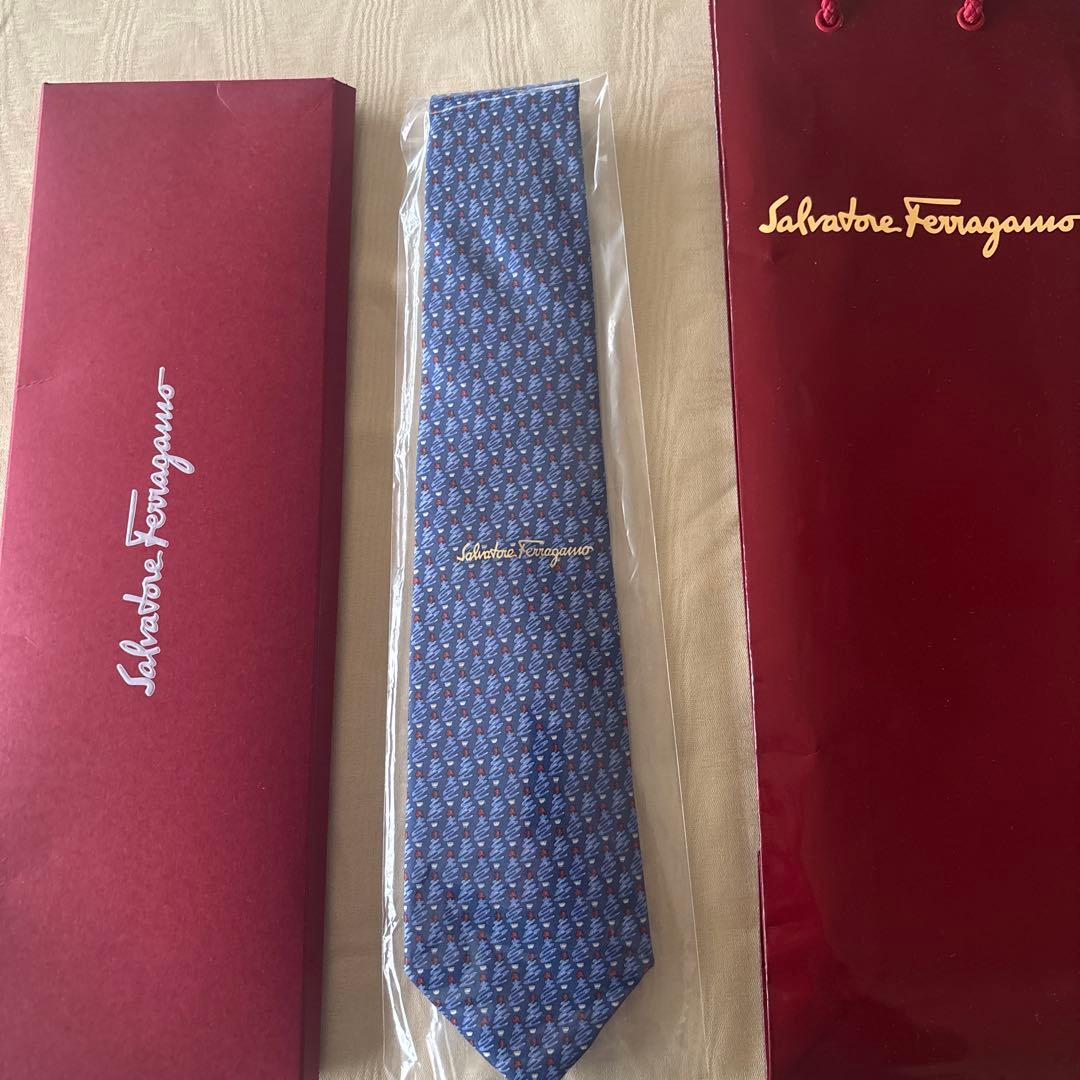 フェラガモ 新品 ネクタイ 箱 袋付き - メルカリ