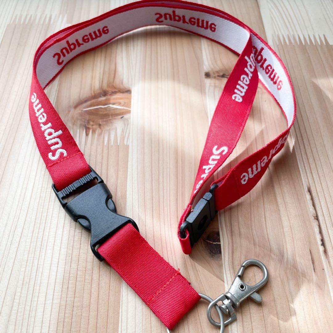 美品 supreme ネックストラップ ネックピース - メルカリ