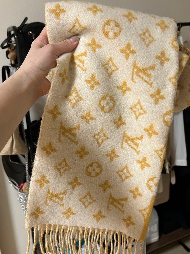 Louis Vuitton ロゴマフラー クリーム/イエロー LV Essential Scarf S00 - Accessories | LOUIS VUITTON