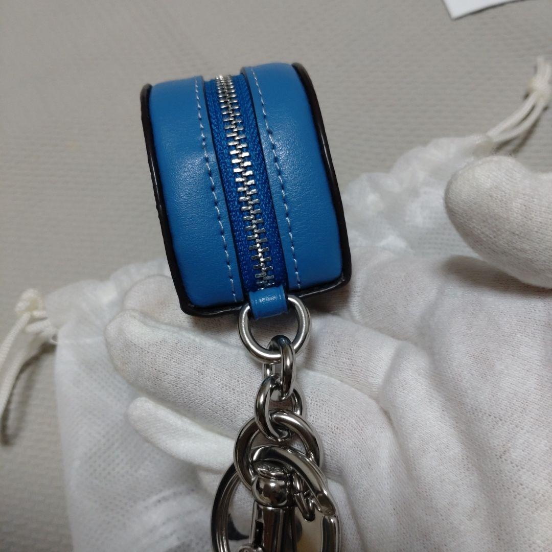 ちょこ様専用ページ COACH バッグチャーム 半月型コインケース - メルカリ