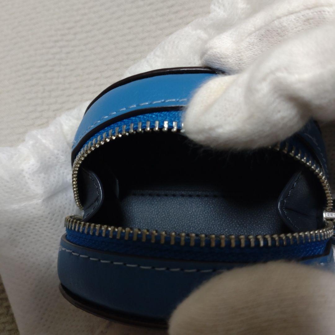 ちょこ様専用ページ COACH バッグチャーム 半月型コインケース - メルカリ