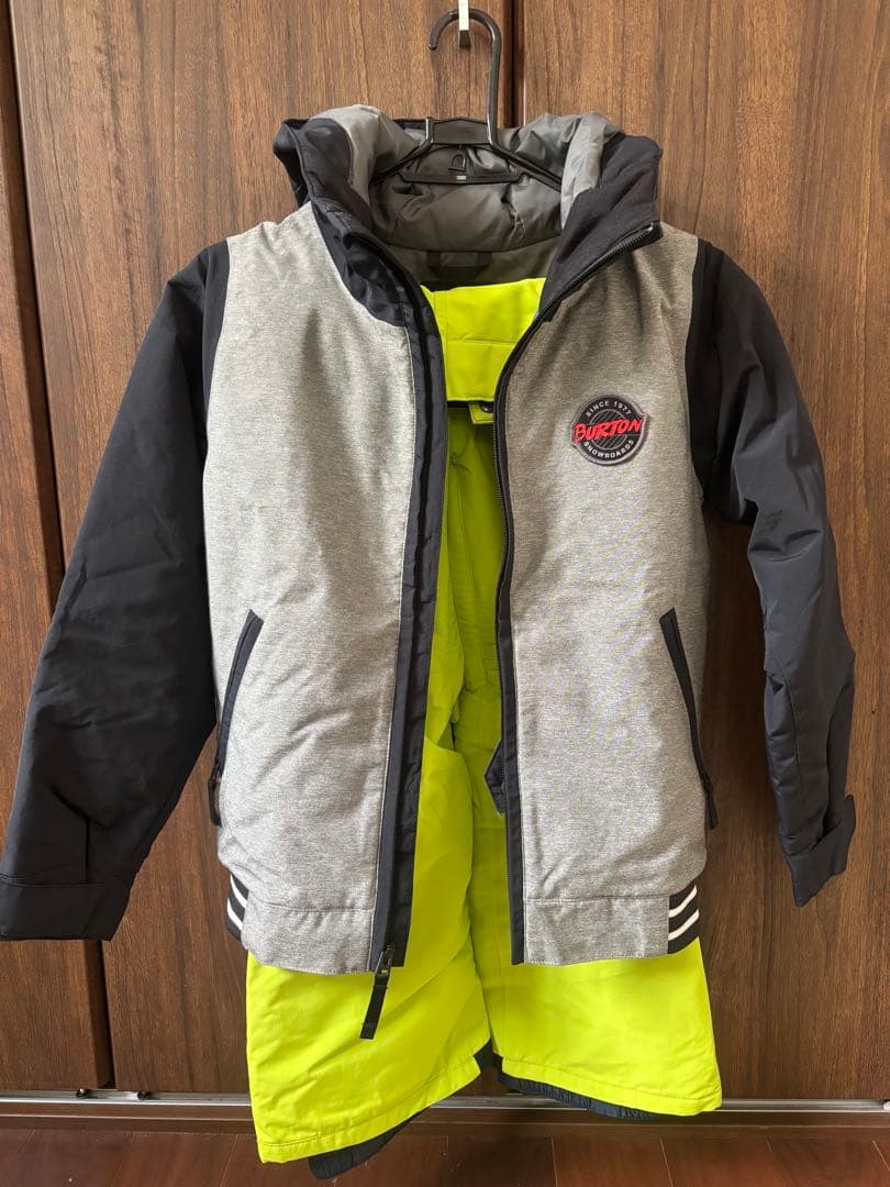 ⭐︎Ｑさん専用⭐︎BURTON 子ども用スノーボードウェア XS（110-119） ⭐︎Qさん専用⭐︎BURTON 子ども用スノーボードウェア XS（110-119