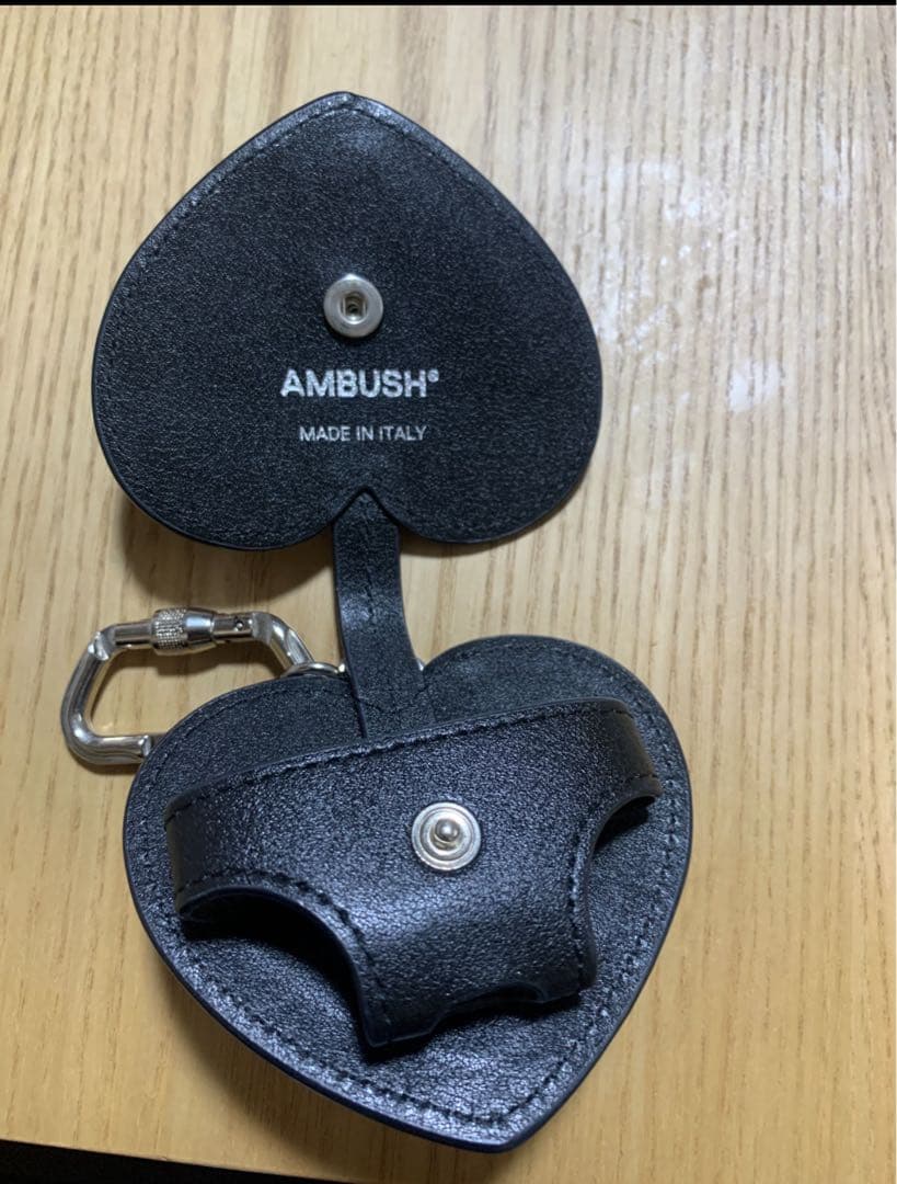 AMBUSH （アンブッシュ）のハート型レザー AirPods ケース - メルカリ