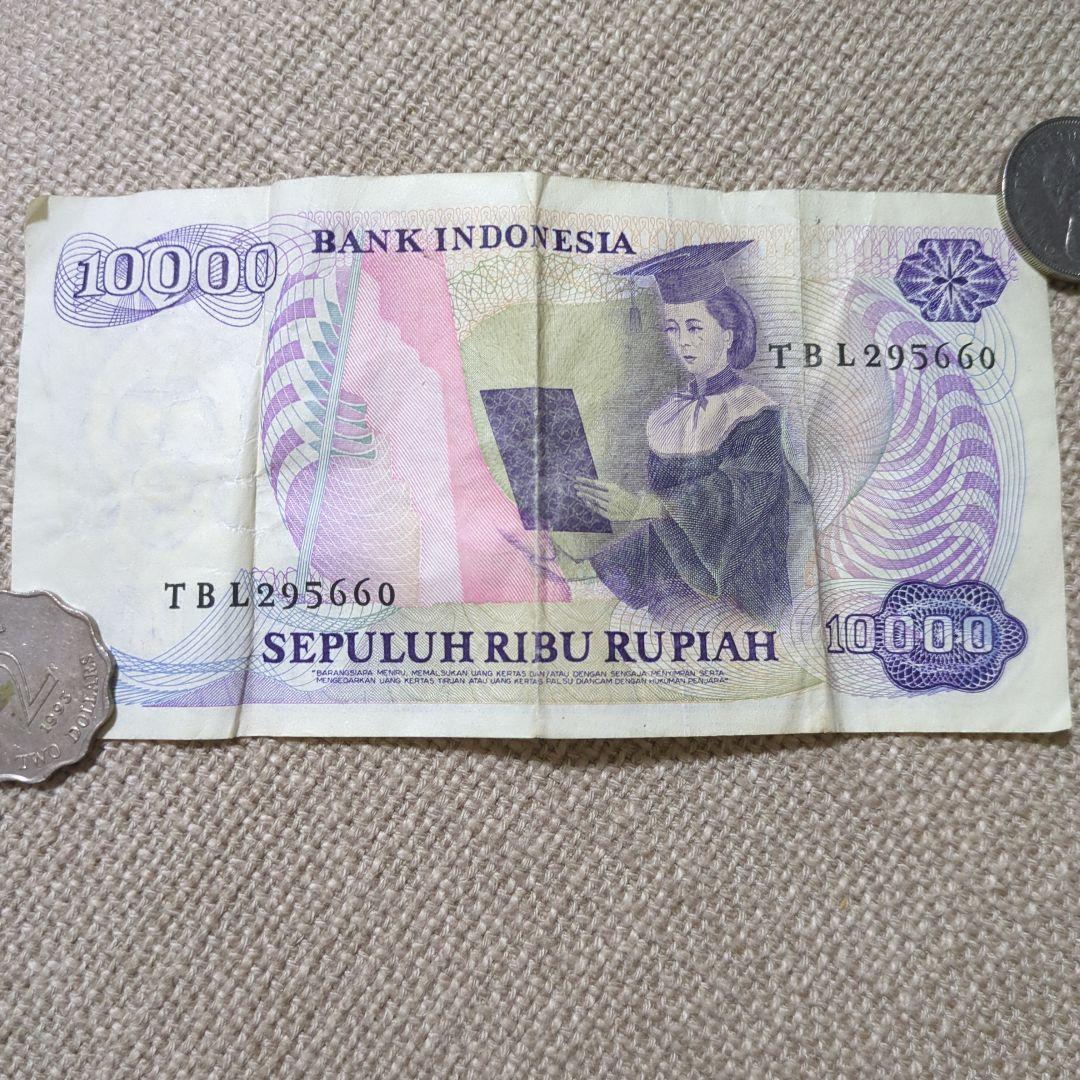 インドネシア 旧紙幣10000ルピア＊ - メルカリ