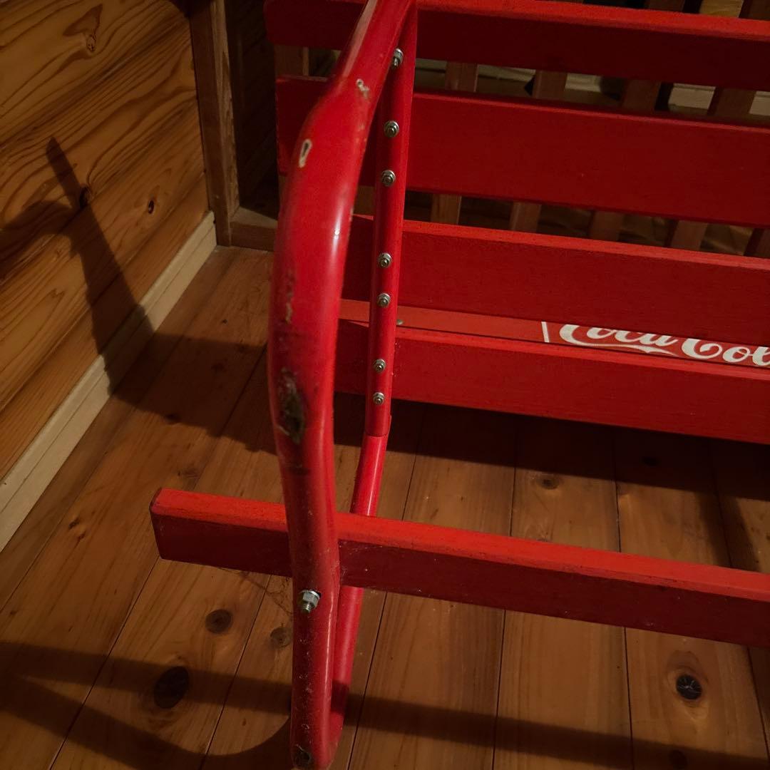 Coca-Cola ロゴ入り赤い木製ベンチ - メルカリ