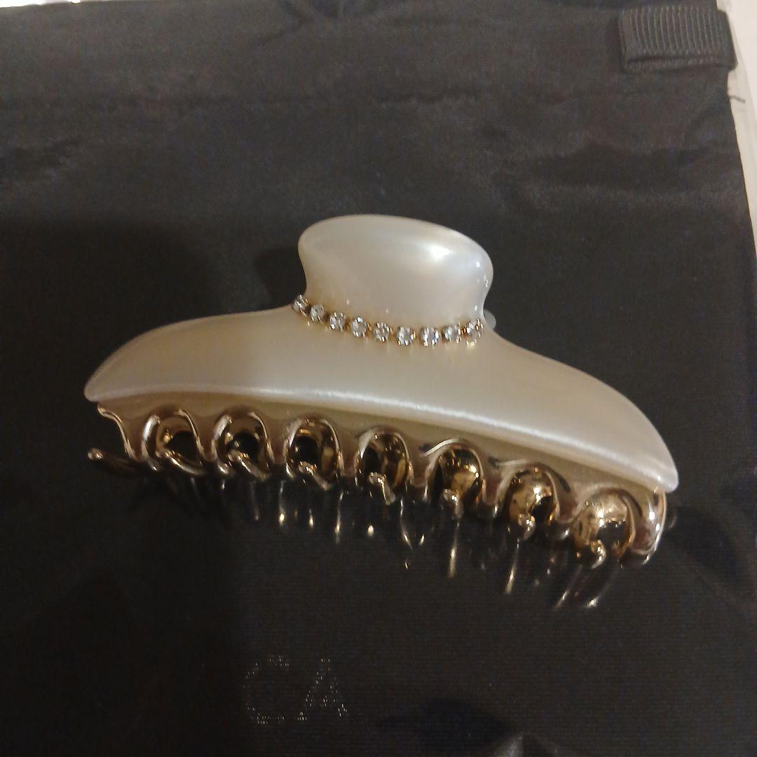 ACCA ストーン付きホワイトヘアクリップ - メルカリ