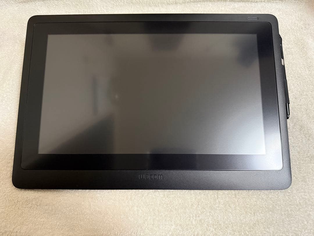 純正スタンド付 Wacom Cintiq 16 DTK-1660 フィルム貼付済 - メルカリ