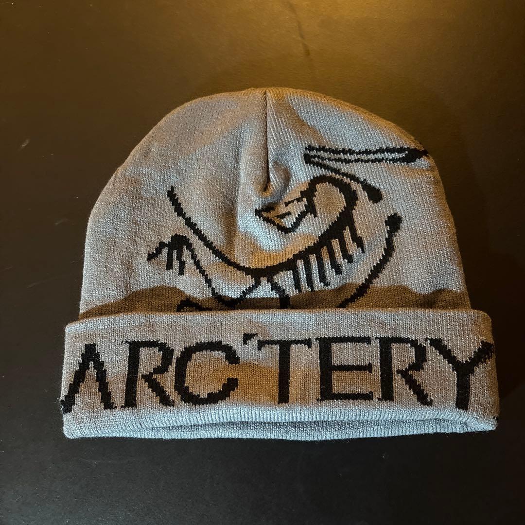 ARC'TERYX グレー ニット帽 - メルカリ