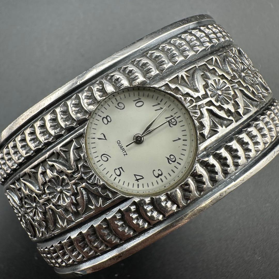 NAVAJO サンシャインリーブス スタンプワーク バングルウォッチ - メルカリ