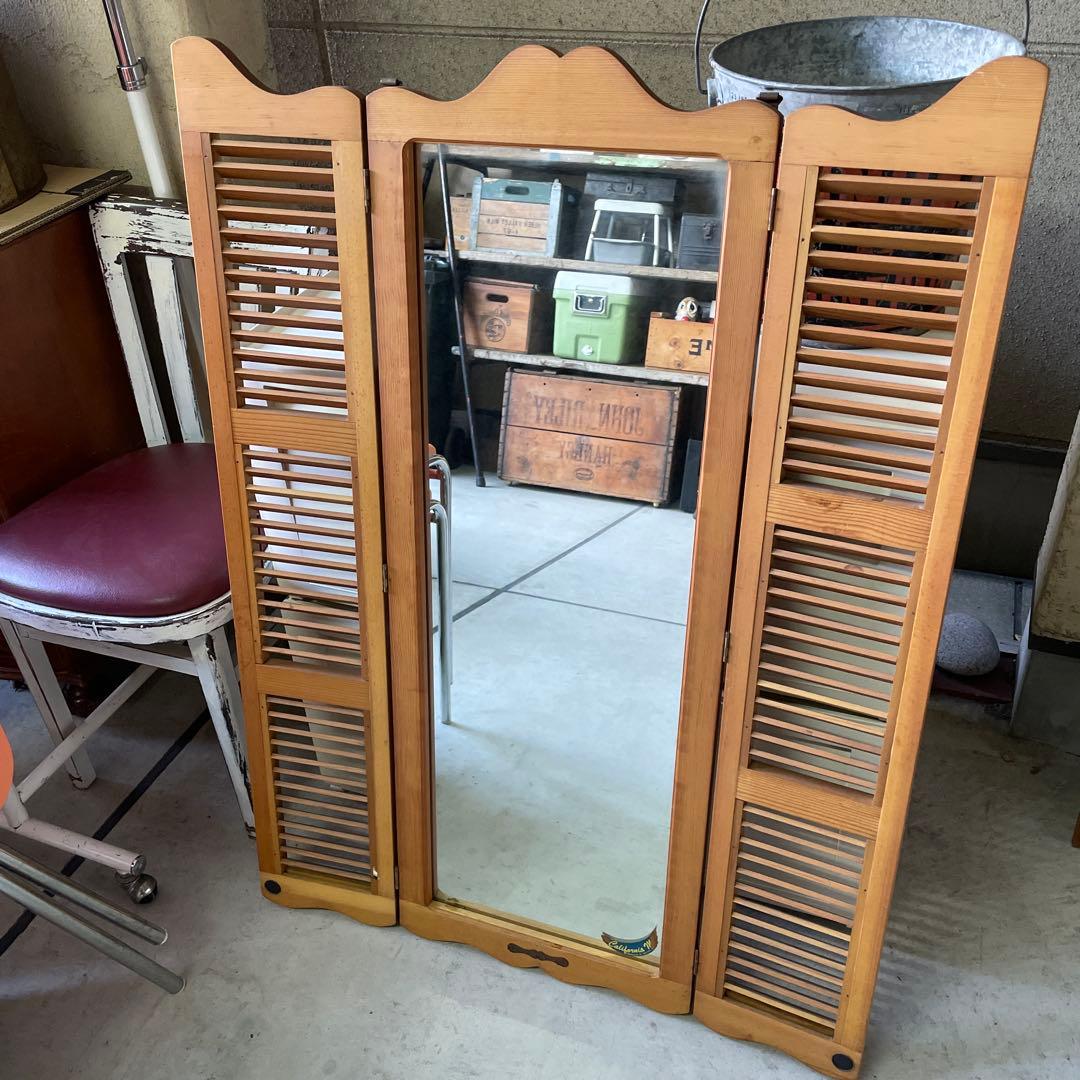 ヴィンテージ ウッドドア ミラー 両開き扉式 壁掛け 鏡 姿見 蚤の市 ルーバー 鏡 ミラー デザイン壁掛け 扉付き 両開き 木製 ウォールミラー
