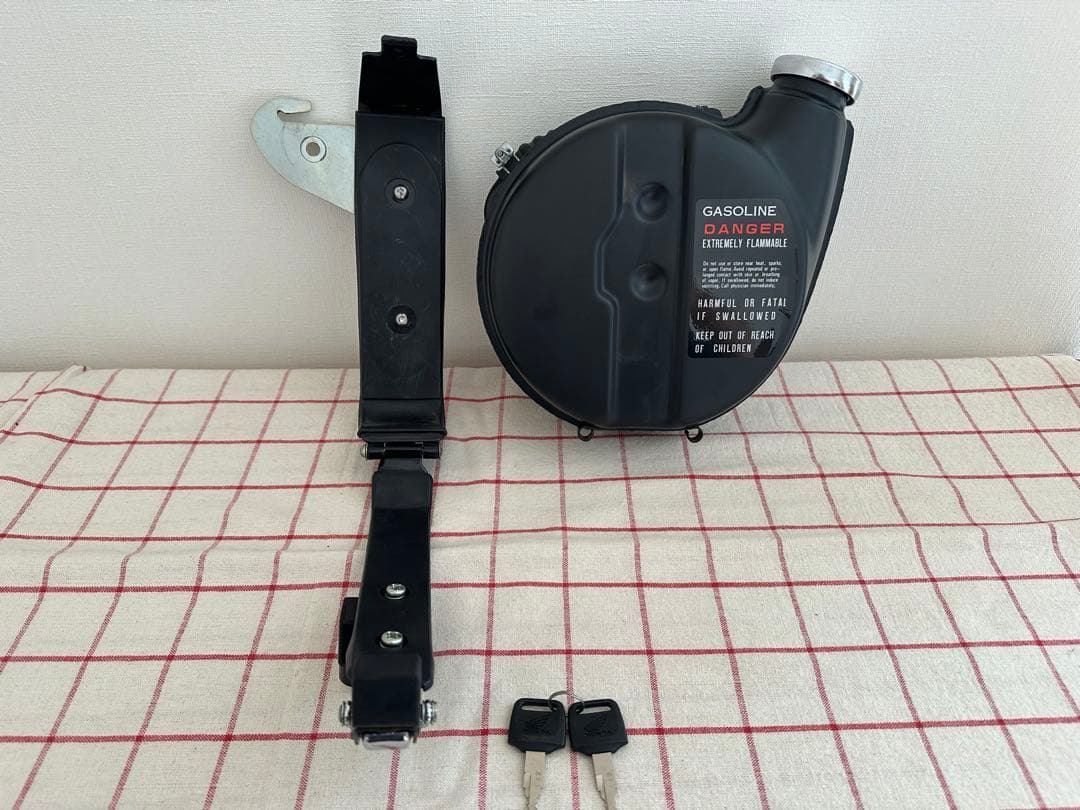 CT110 ハンターカブ サブタンク 取付金具付き - メルカリ