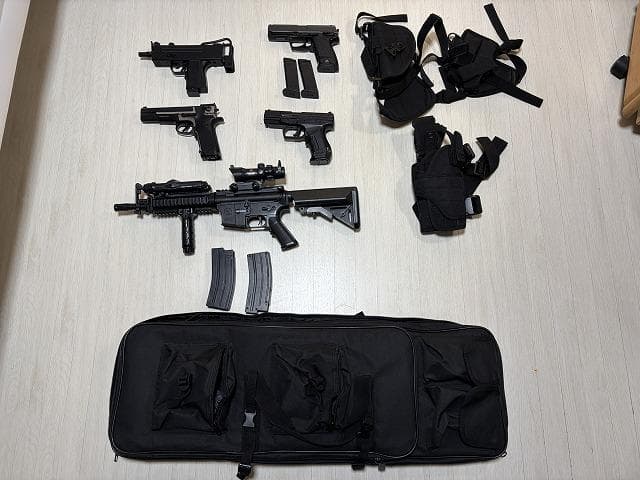 あ*き様 ジャンク扱い・10禁エアガンセット+ホルスター+ライフルケース