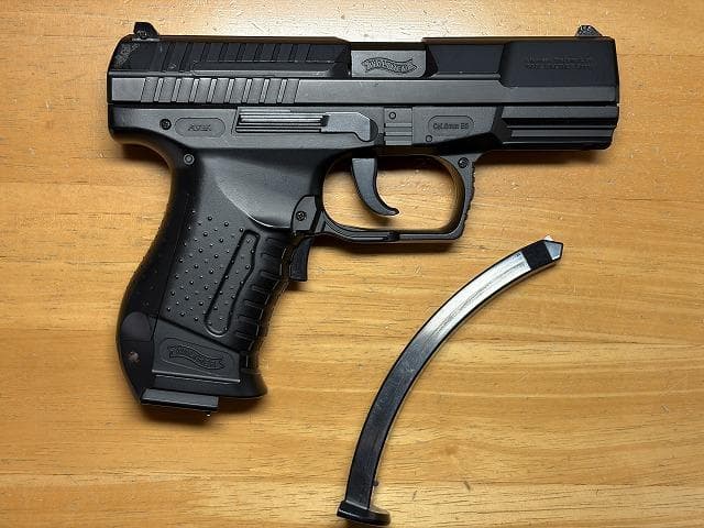 あ*き様 ジャンク扱い・10禁エアガンセット+ホルスター+ライフルケース