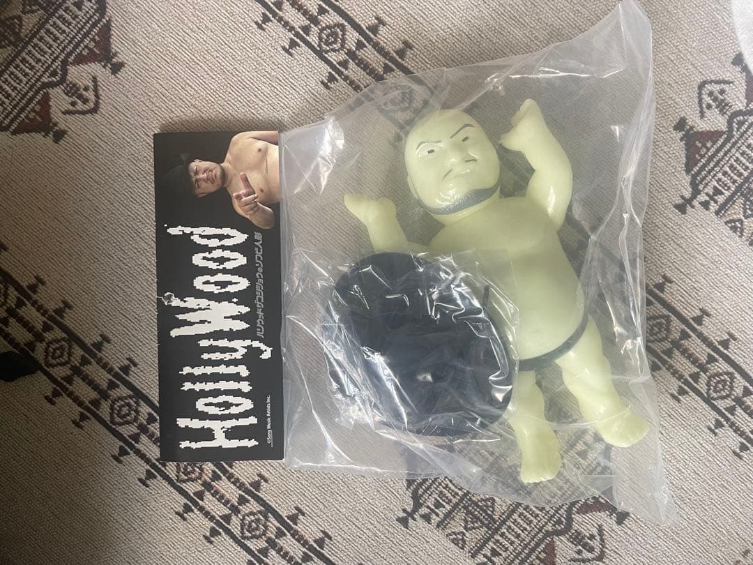 墓場の画廊 ハリウッドザコシショウ ソフビ 蓄光 光るザコシ - メルカリ