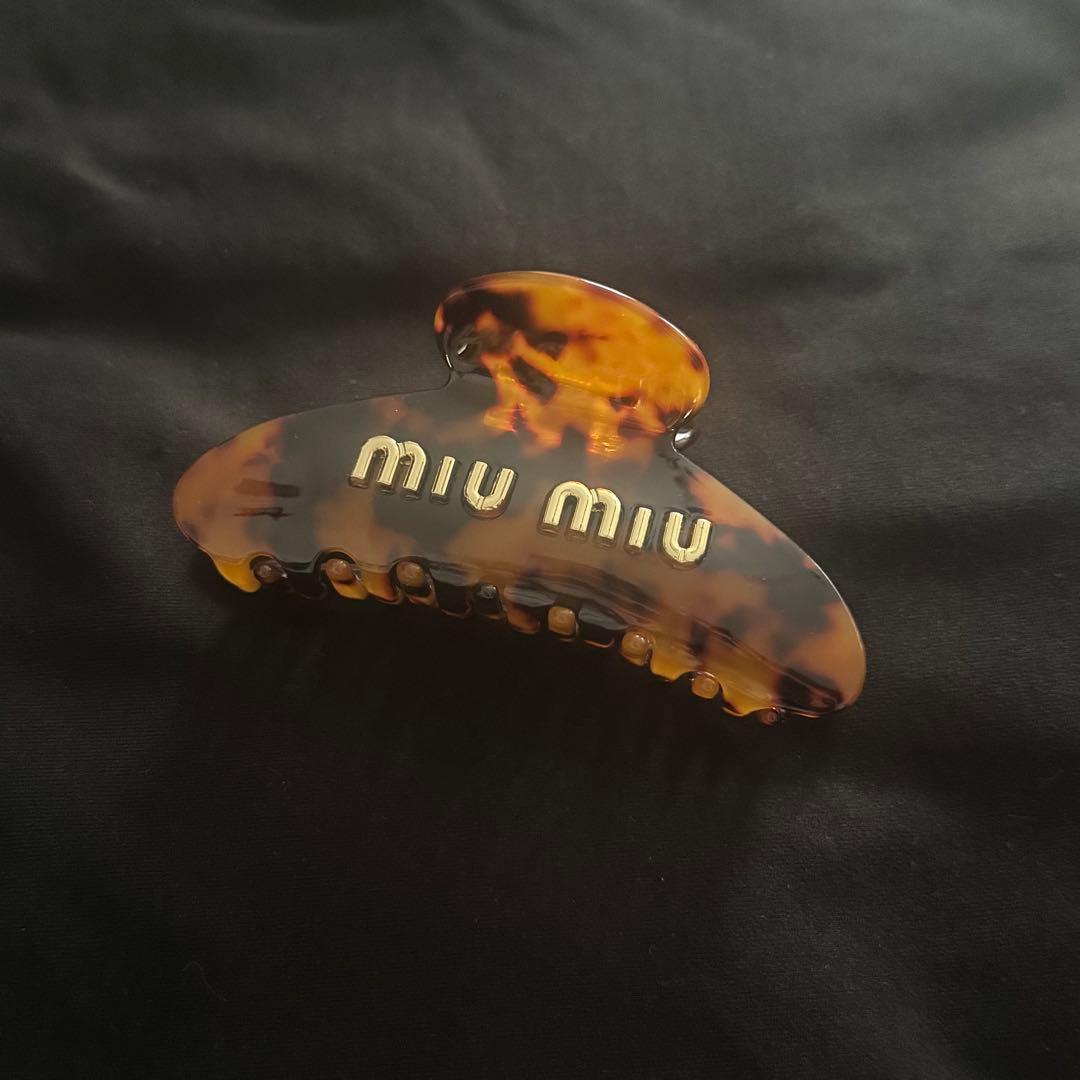 MIU MIU べっ甲柄 ヘアクリップ ペアピン - メルカリ