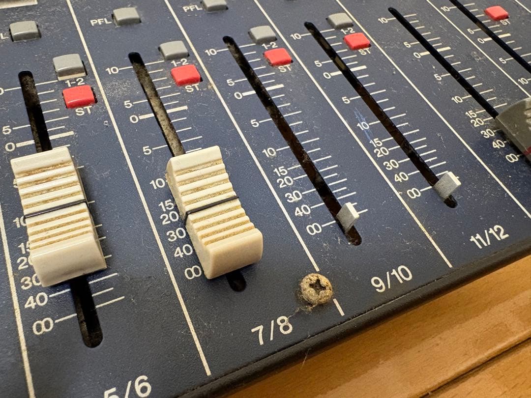 ジャンク品 YAMAHA MG124CX ミキシングコンソール