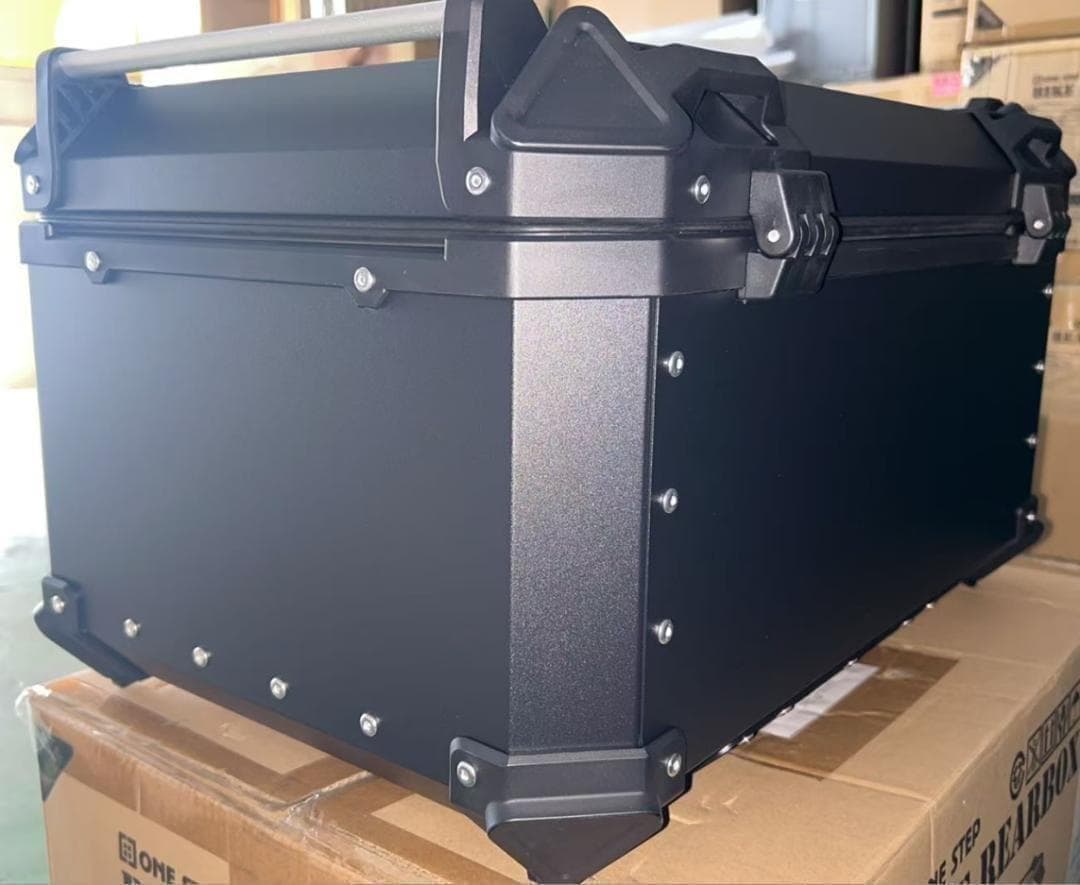 未使用中古美品 65Lバイクリアボックス アルミ制 ブラック - メルカリ