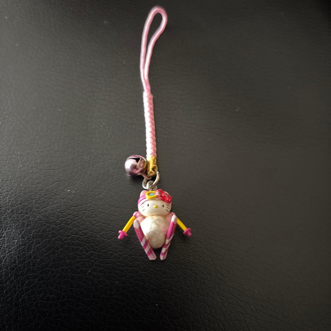 希少 ハローキティ根付け雪だるま鈴付き ピンク - メルカリ
