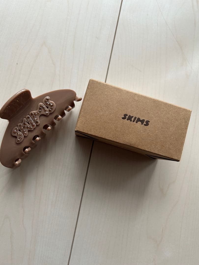skims ヘアクリップ - メルカリ