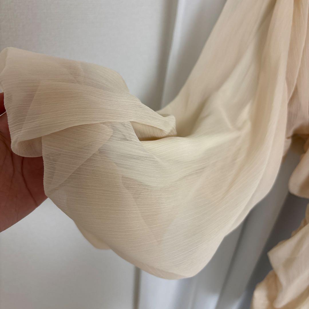 anuans シフォンボリュームブラウス ライトベージュ - メルカリ