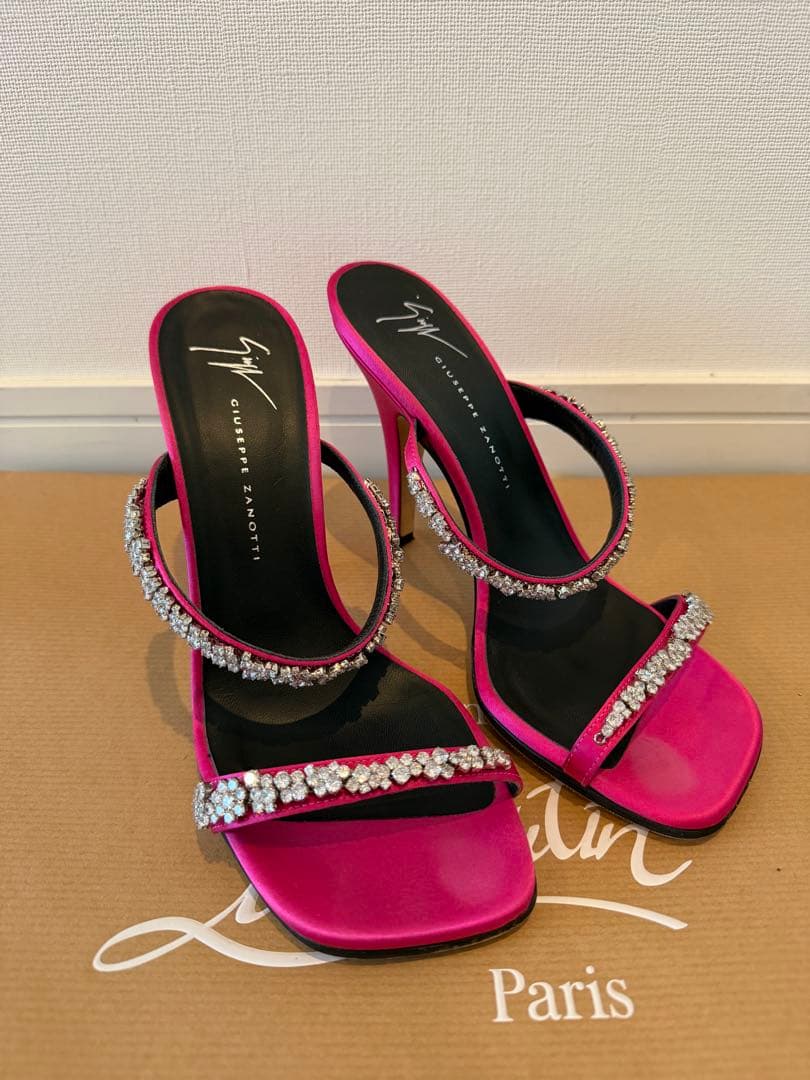 超美品！Giuseppe Zanotti ピンクサンダル36サイズ　サテン Giuseppe Zanotti Pink Satin Crocodile Heels (37) – Guzzi Archive