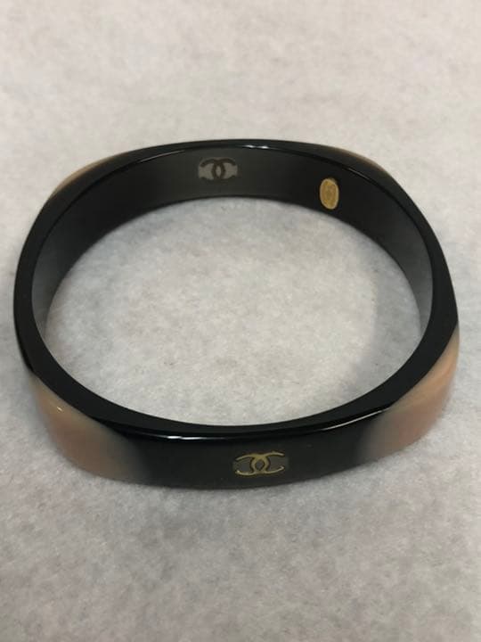 つっつん様専用 極美品 シャネル プラスチック バングル 01 A - メルカリ