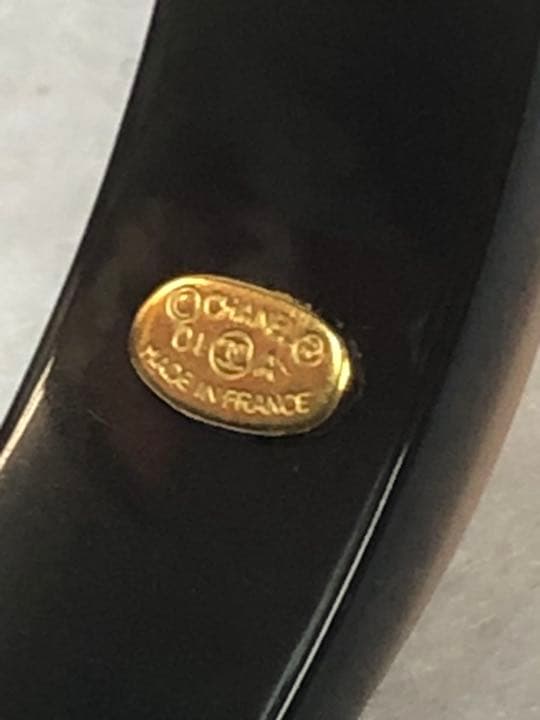 つっつん様専用 極美品 シャネル プラスチック バングル 01 A - メルカリ