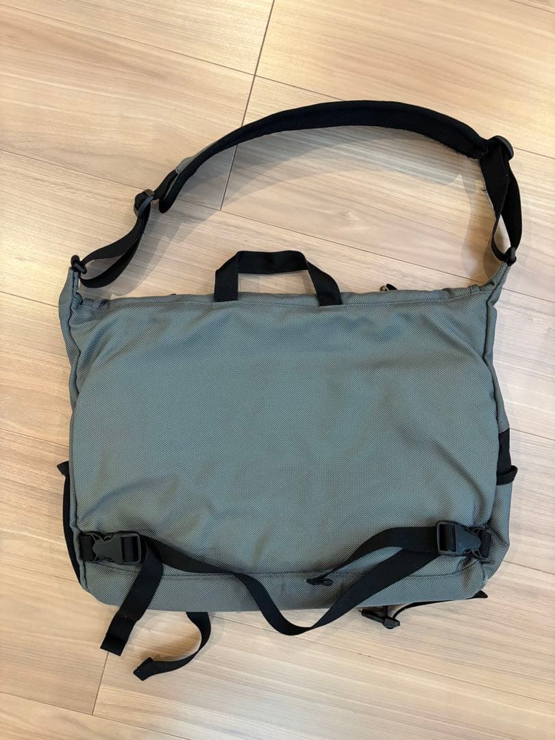 patagonia メッセンジャーバッグ ハーフマス グレー