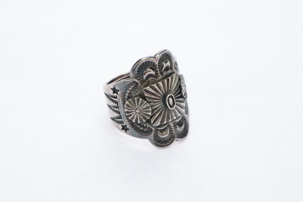 ◆インディアンジュエリー デルバート・ゴードン作 リング約25号　09408 Delbert Gordon Jewelry Swastika Ring ナバホ族【デルバートゴードン