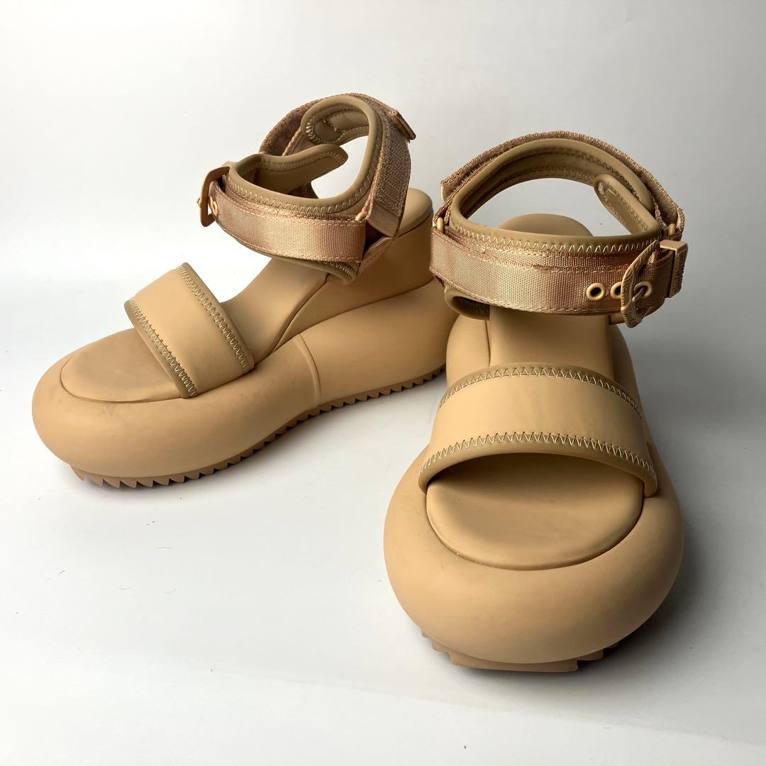 美品】YELLO プラットフォーム 厚底 サンダル ベージュ 23.5 - メルカリ