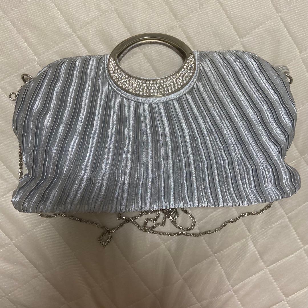 シルバー プリーツデザイン クラッチバッグ - メルカリ