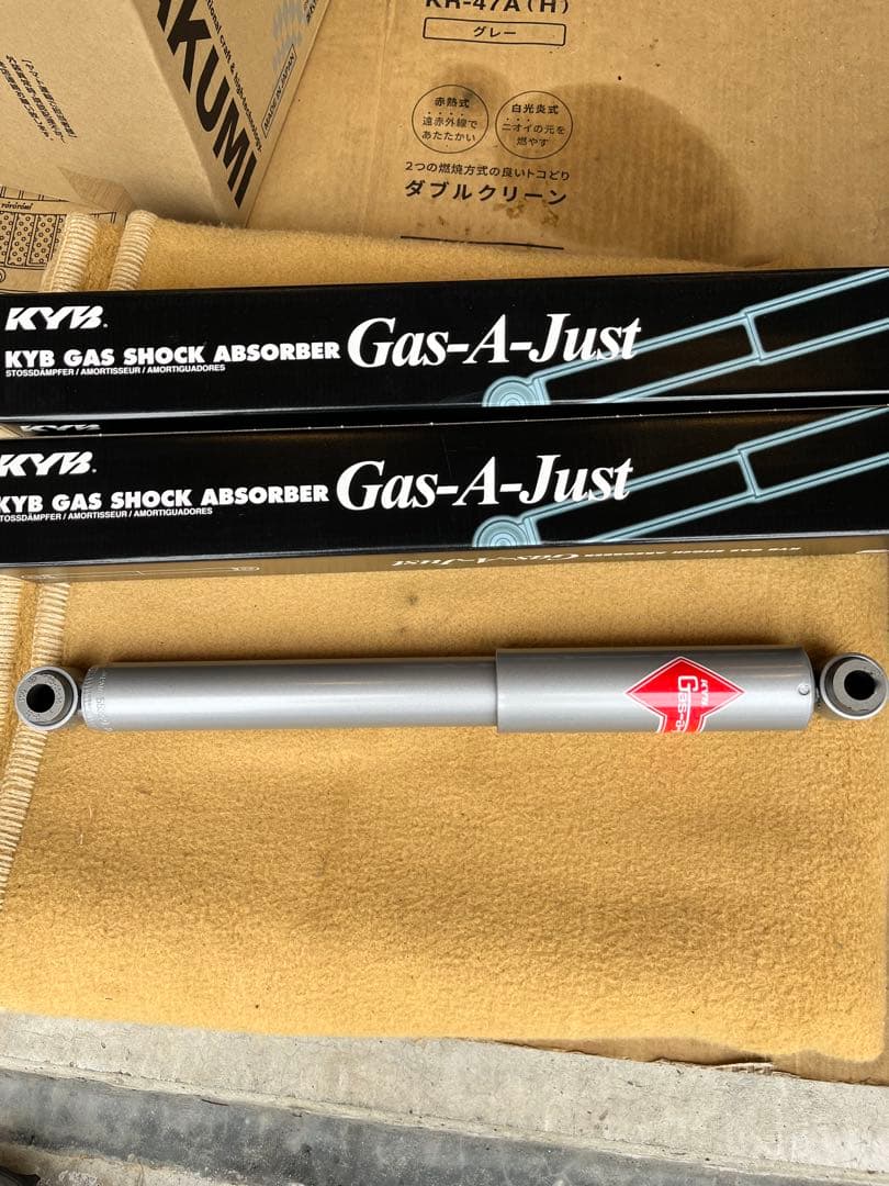 KYB Gas-A-Just ショックアブソーバー 553221 Amazon | 【RV4WILDGOOSE：JM-KYBGAS01/553220】ジムニー：KYB製 GAS-A