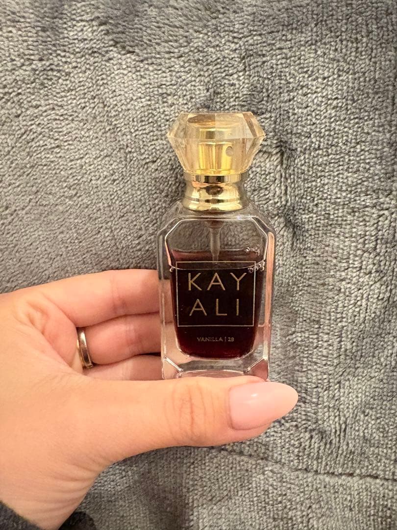 KAYALI VANILLA 28 香水 - メルカリ