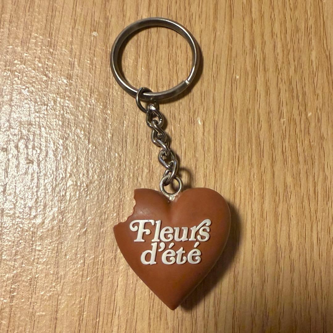 Girls Don't Cry x ete コラボキーホルダー - メルカリ