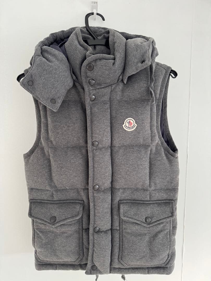 モンクレール　ダウンベスト　フード取り外し可　XS グレー モンクレール ダウンベスト フード取り外し可 XS グレー - メルカリ