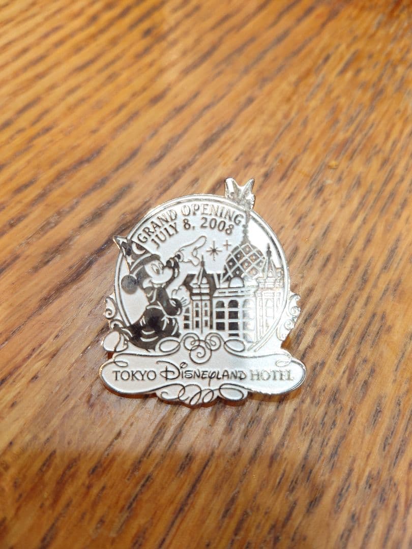 値下】ディズニーランドホテル オープニング記念ピンバッジ 非売品