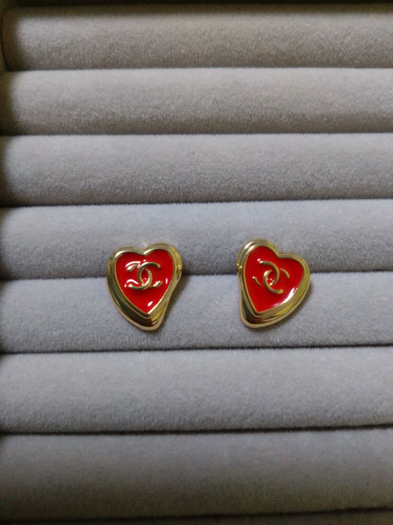CHANEL♡ノベルティ 赤いハート型ピアス♡ - メルカリ