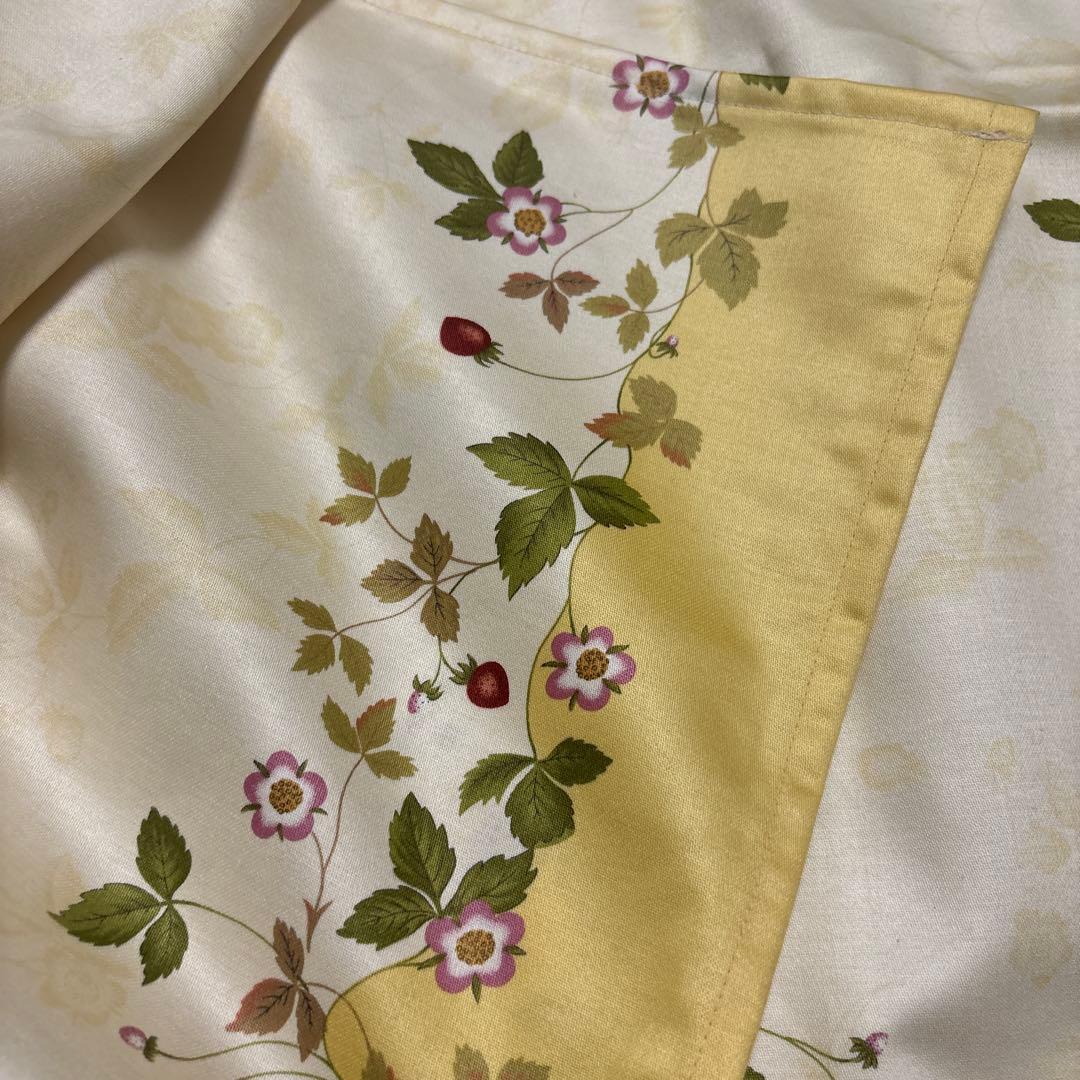 お値下げ❤️WEDGWOOD ワイルドストロベリーテーブルクロス 約130×130