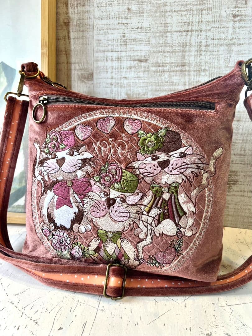 ロラライハリス♡テラコッタローズベロア♡刺繍のふんわり軽量