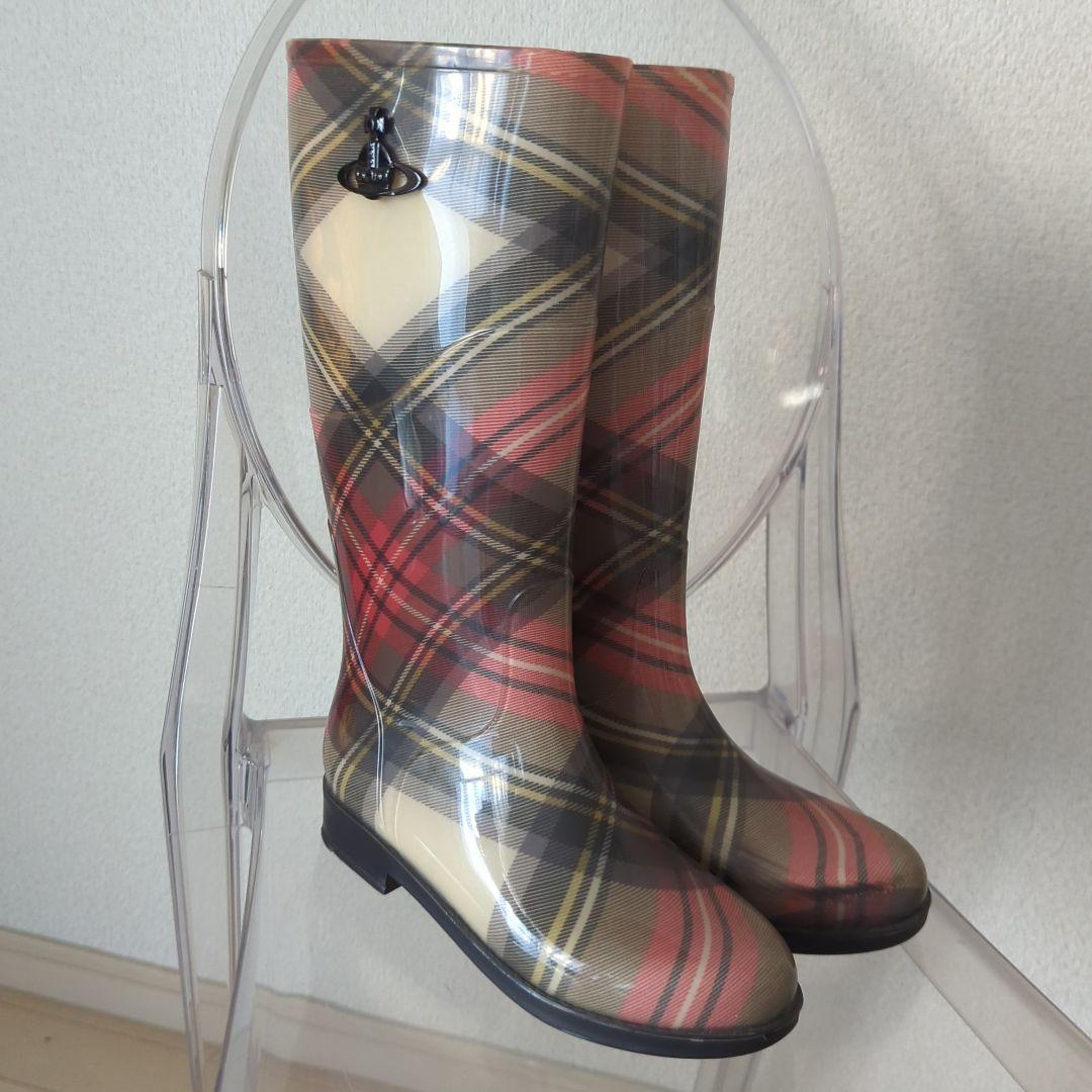 ヴィヴィアン・ウエストウッド　チェック柄 レインブーツ ヴィヴィアン・ウエストウッドからウェリントン・ブーツが登場
