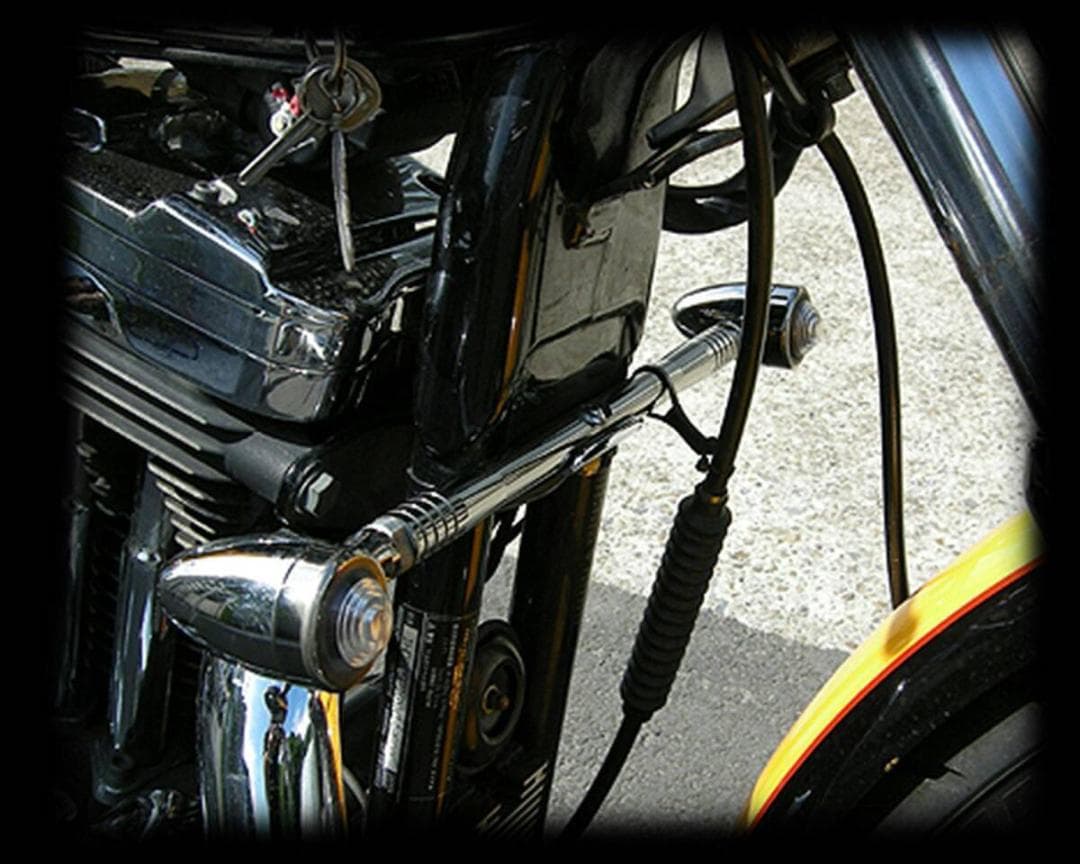 HD-01918 キジマ ウインカーステー M8 ブラック ソフテイル ダイナ ソフテイル、ダイナ、スポーツスター 49mmフロントフォーク用