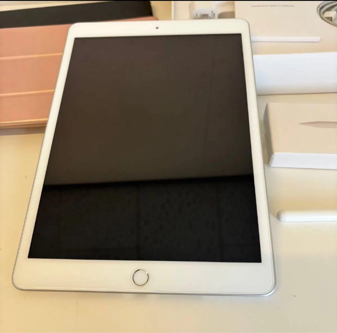 第7世代】iPad2019 Wi-Fi 128GB シルバー ケース2個付き