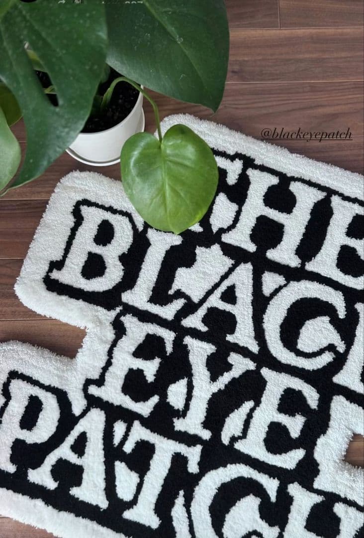 9*9様 black eye patch ラグマット THE BLACK EYE PATCH ブラックアイパッチ LOGO RUG by Garelly 1950