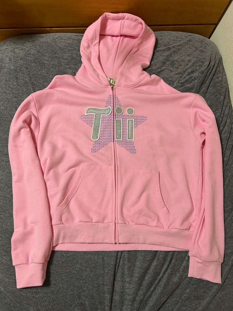 tiiピンクフルジップパーカー 即完品 - メルカリ