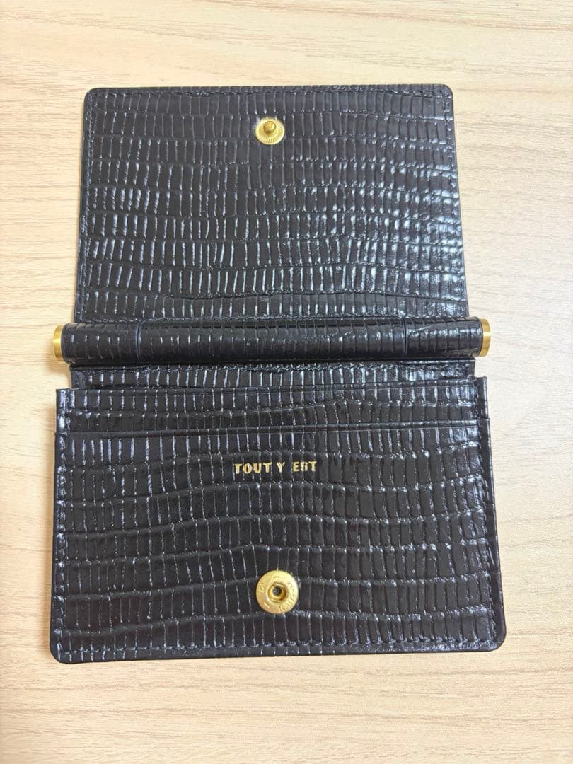 TOUT Y EST クロコダイル型押し カードホルダー