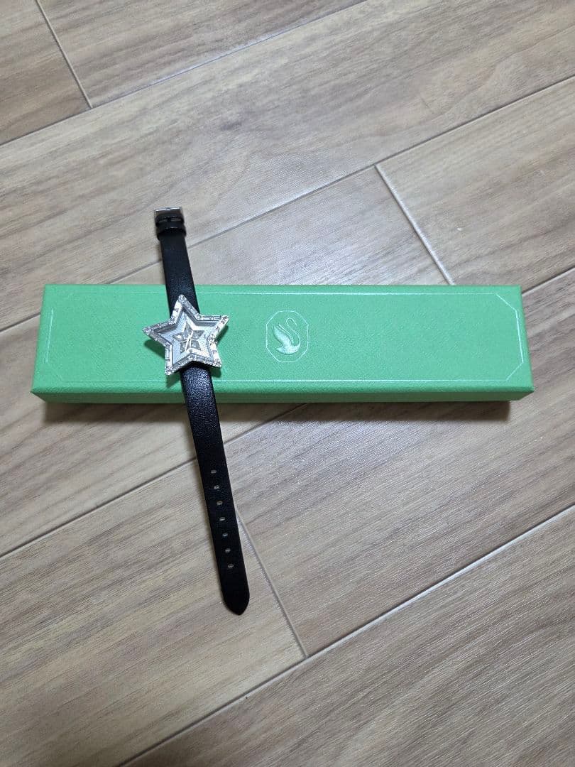 ⭐SWAROVSKI⭐Symbolica Star ウォッチ スイス製 レザー⭐ - メルカリ