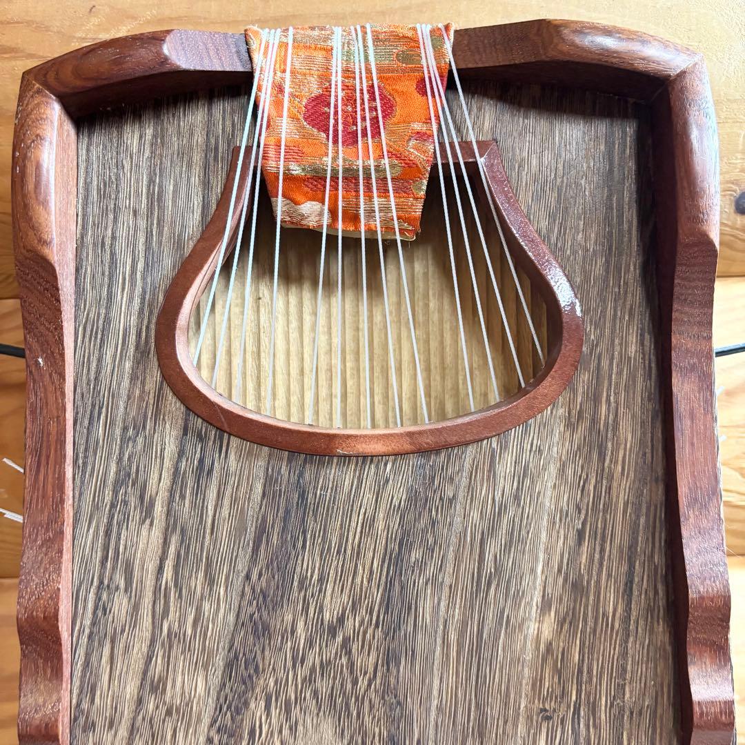 琴 十三弦 金蒔絵 並甲 すだれ彫り 13弦 和楽器 - メルカリ