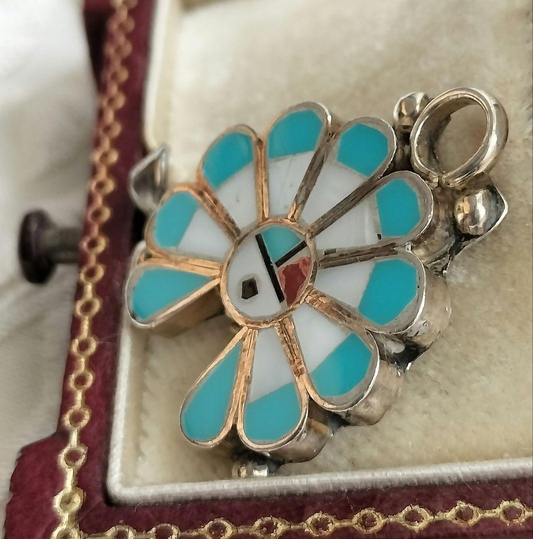 ZUNI ペンダントトップ サンフェイスターコイズシェルインディアン